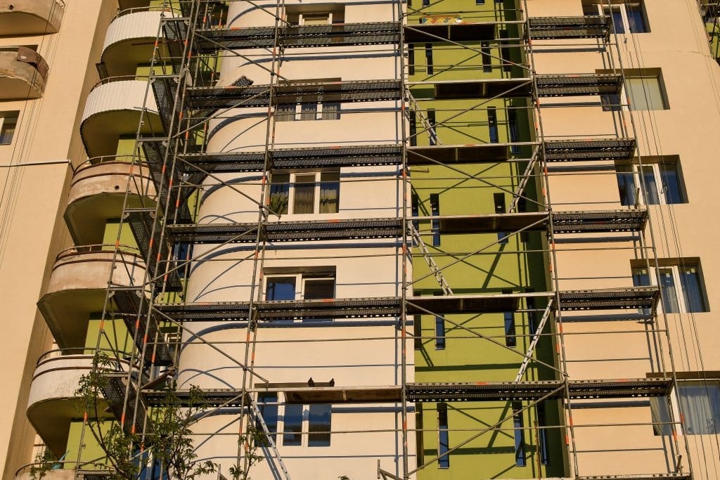 d&eacute;couvrez le co&ucirc;t moyen de la r&eacute;novation d'appartement en 2024 et obtenez des conseils pour optimiser votre budget travaux.